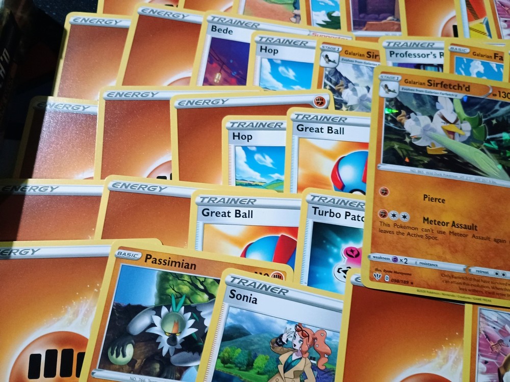 Sword & Shield Darkness Ablaze Galarian Sirfetch'd Theme Deck