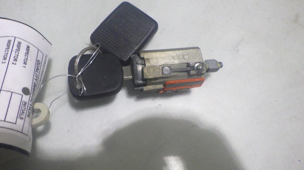 04 FORD MUSTANG Ignition W/Key