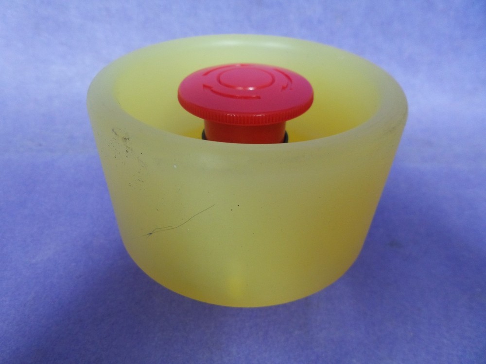 IDEC HW-CB02 PUSH BUTTON, USED