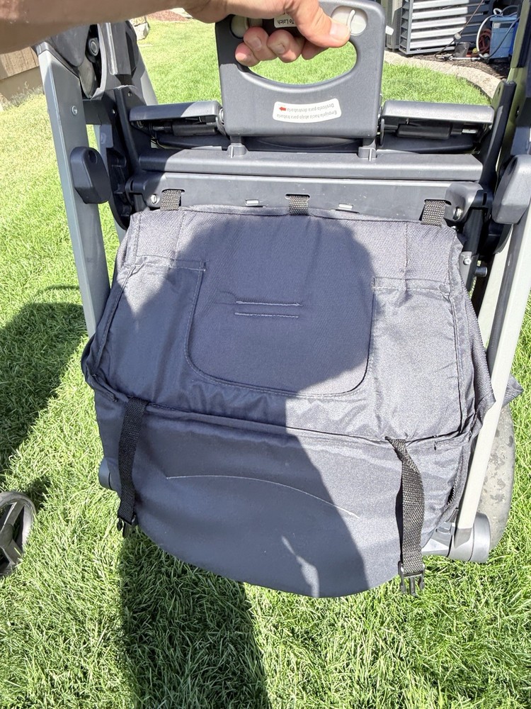 Chicco Bravo Quick-Fold Stroller Gently Used Easy One-Hand Fold Compact