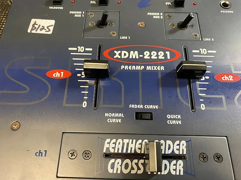 American DJ XDM-2221 DJ Controller