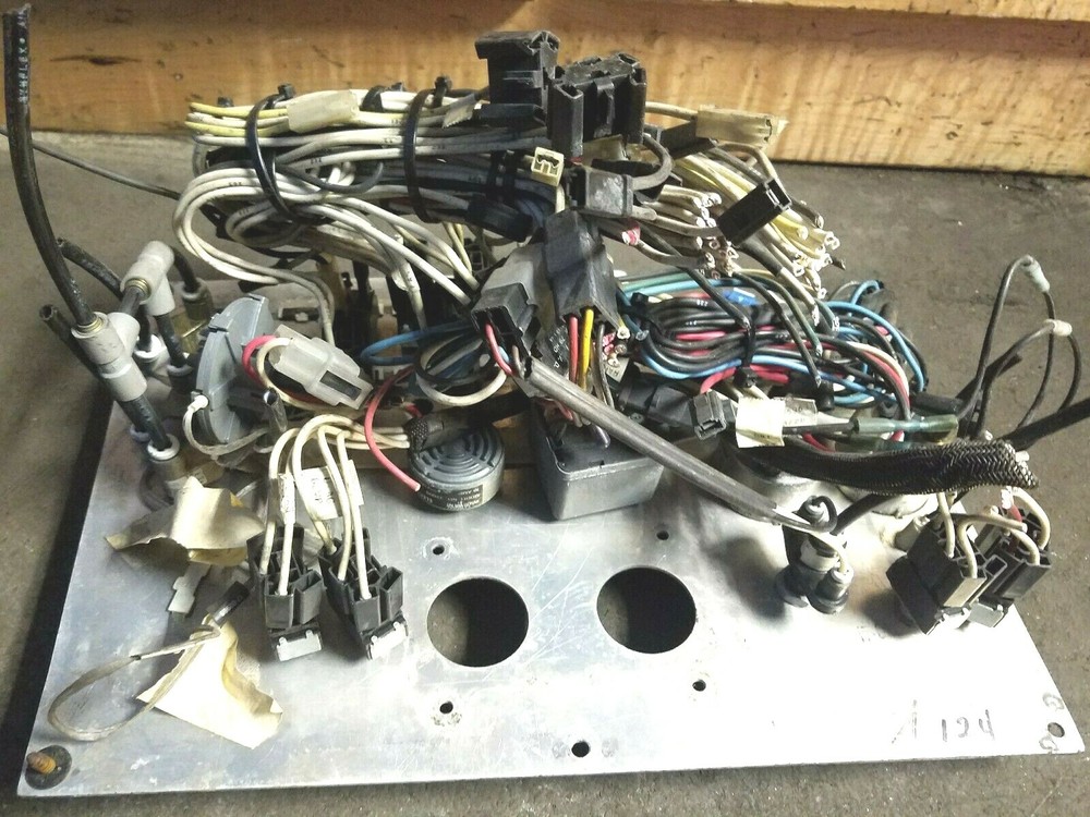 FREIGHTLINER COLUMBIA CENTURY CLUSTER DASH PANEL
