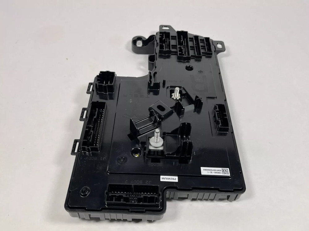 ⭕ 17-20 Tesla Model 3 Right Low Voltage Electronic Control Module 1100340-32-I