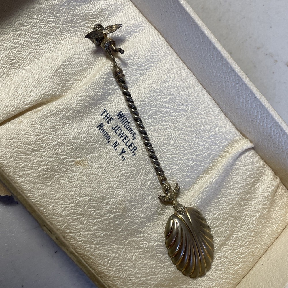 Baroque Style shell demitasse spoon - Cherub Sugar Silver tone