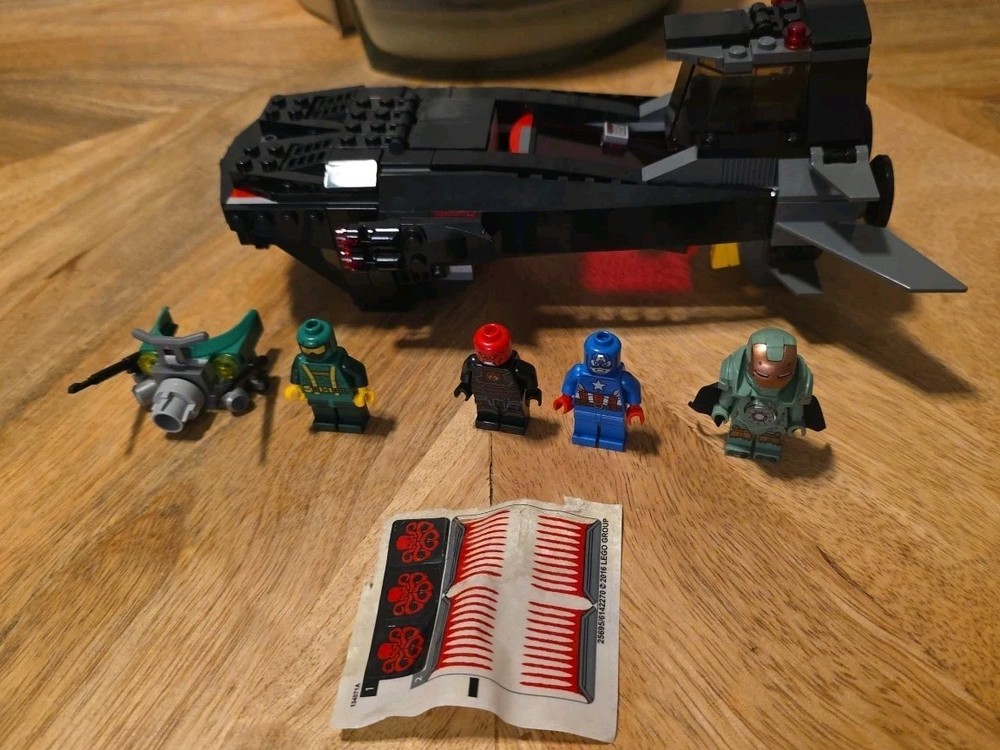 LEGO Iron Skull Sub Attack 76048 - 98% Complete