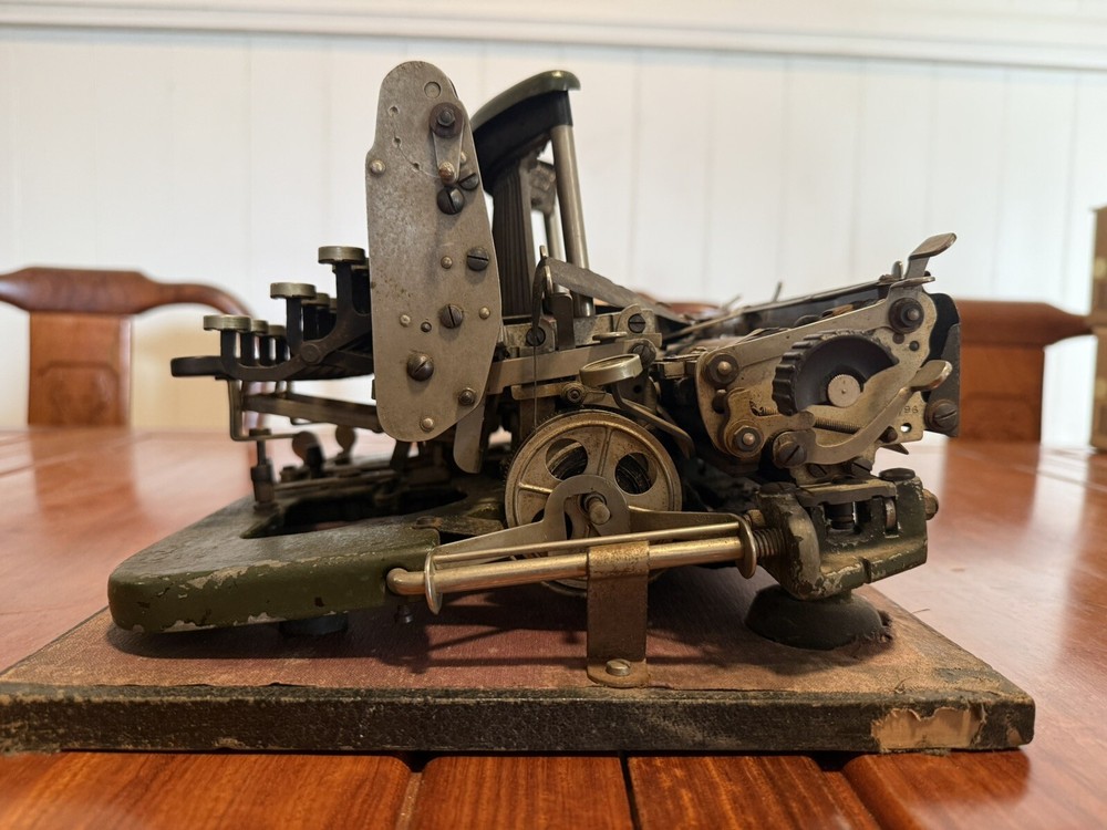 Rare ANTIQUE Imperial Model D Typewriter