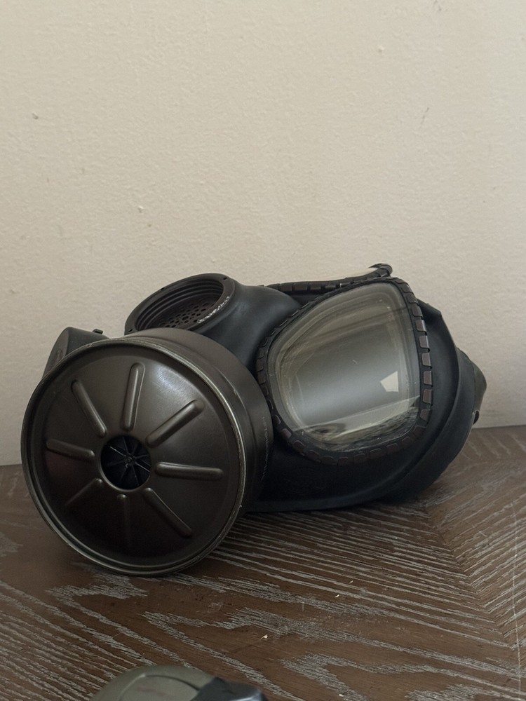 US M2C8 Gas Mask Size Medium M2 C8