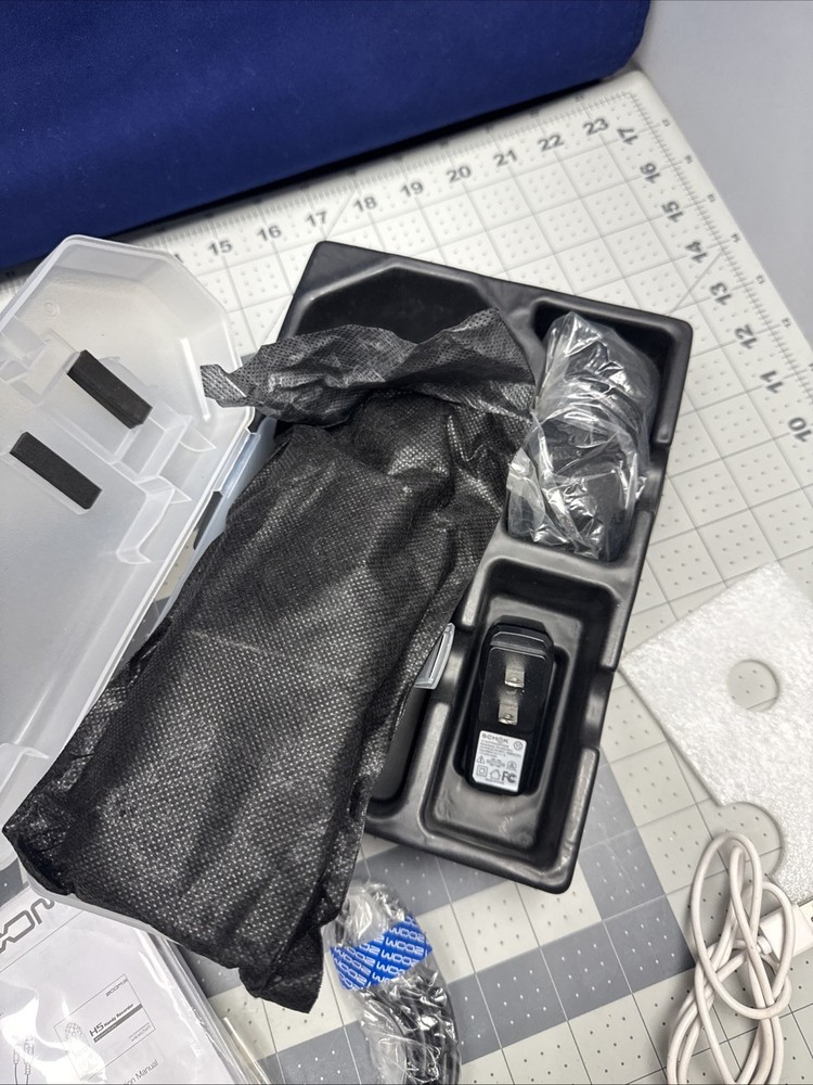 Zoom H5 Handy Recorder Four-Track Interchangeable Mic USB Handheld Recorder