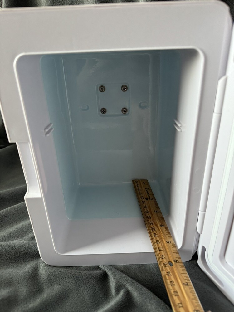 Personal Chiller Mini Fridge Small Space Cooler, White Marble