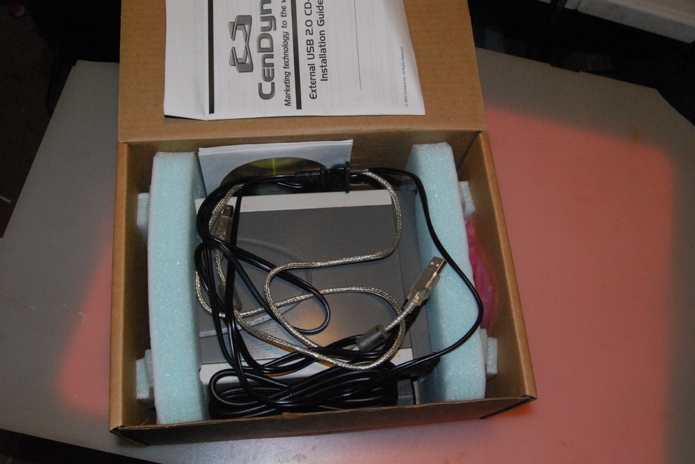 Cendyne USB 2.0 external full size CD-Rewriteable/CDRW drive -damaged package-