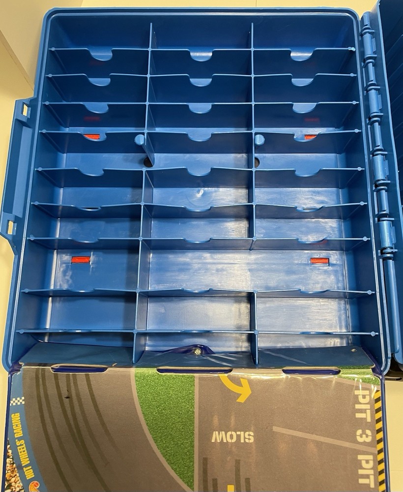 Vintage Mattel HOT WHEELS Rolling Storage Case Retractable Handle Year 2000