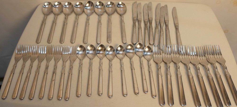 40 Hampton Silversmith Bow Stainless Flatware Silverware Forks Spoons Knives
