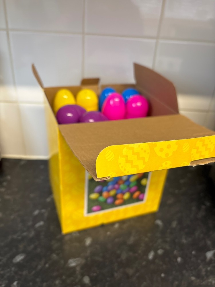 2 X HOBBYCRAFT 100 PACK REFILLABLE EGGS(INCLUDE 1 GOLD EGG) EASTER EGG HUNT