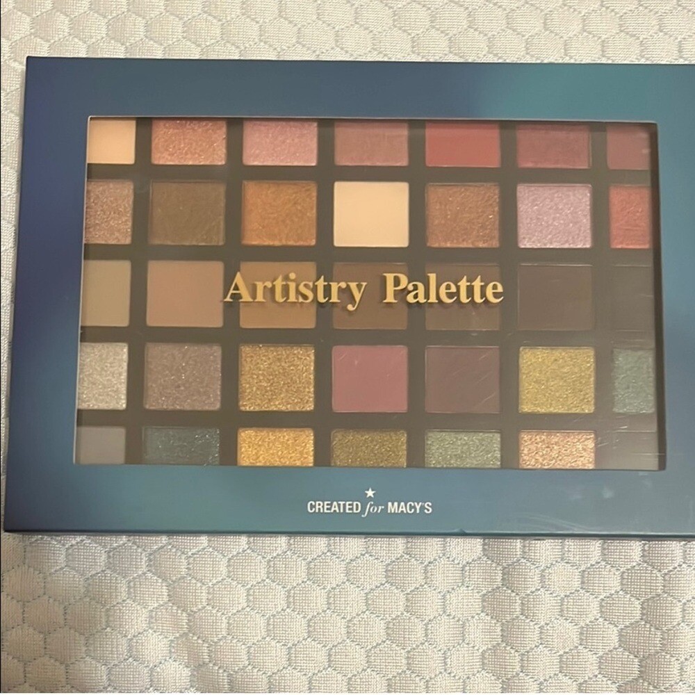 Artistry- Palette with Assorted Colors