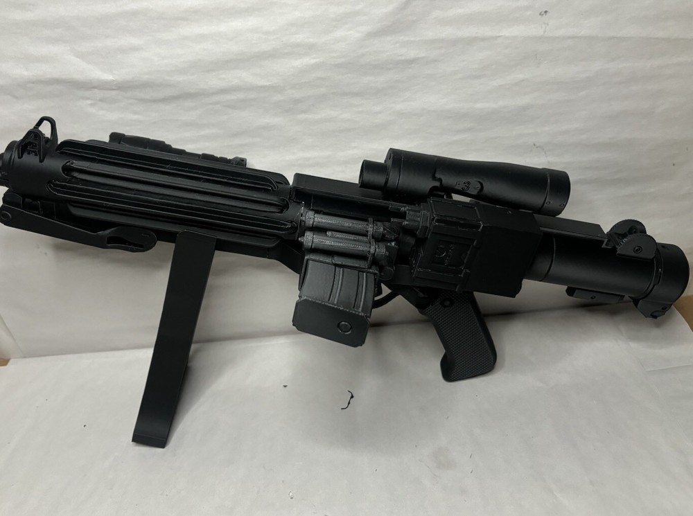 E11 replica blaster Stormtrooper blaster Star Wars, 18”, Assembled￼