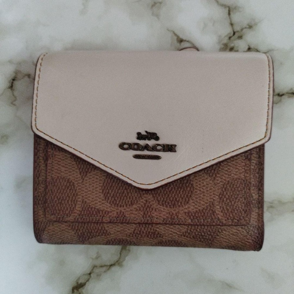 Coach 3-Fold Wallet (Excellent Condition)