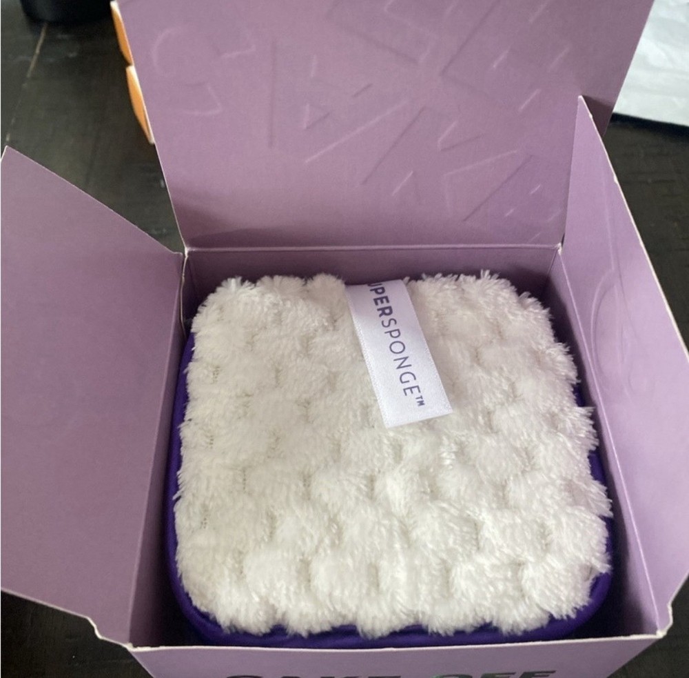 NIB💜CAKE OFF 3 PC REUSABLE MAKE UP REMOVING PADS💜DOUBLE SIDED💜200 WASHES