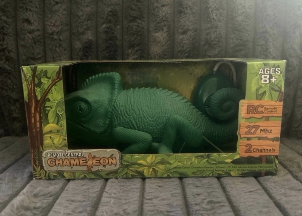 BNIB Remote Controlled Chameleon Toy Lizard
