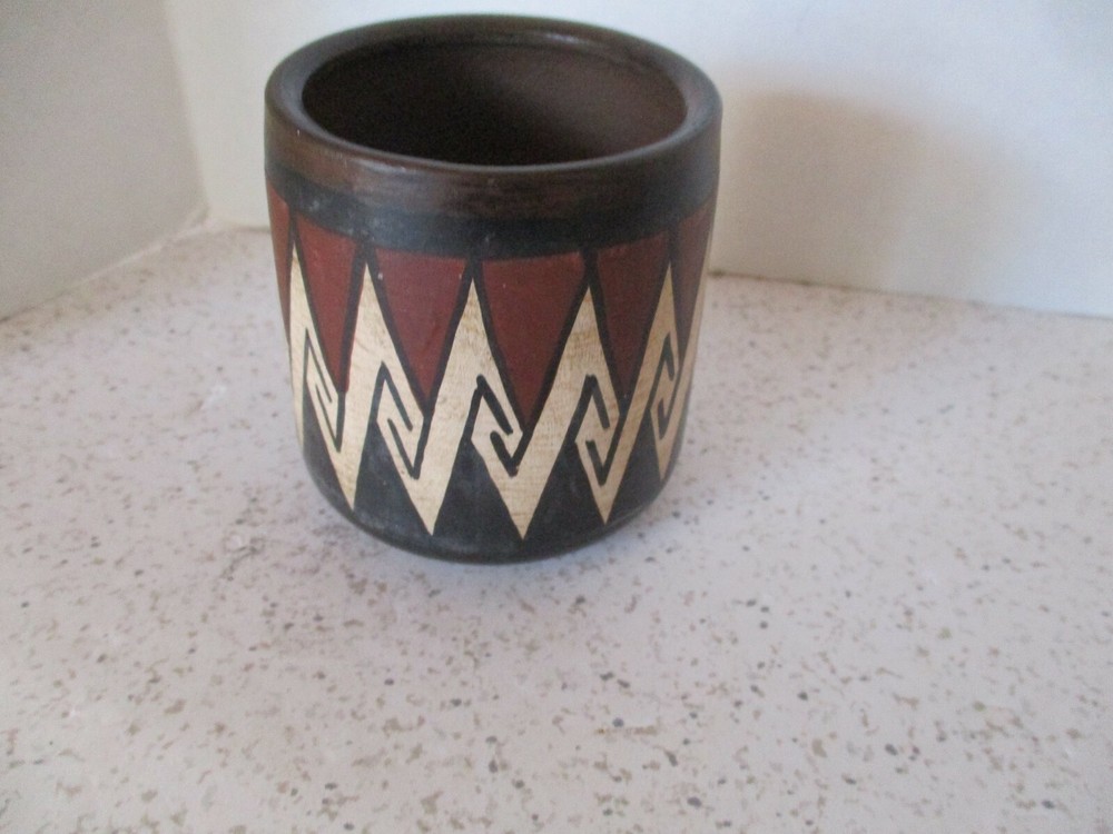 VINTAGE, POTTERY PLANTER, GEOMETRIC PATTERN, MARKED CHILE, HANDCRAFTED, 3 1/4" H