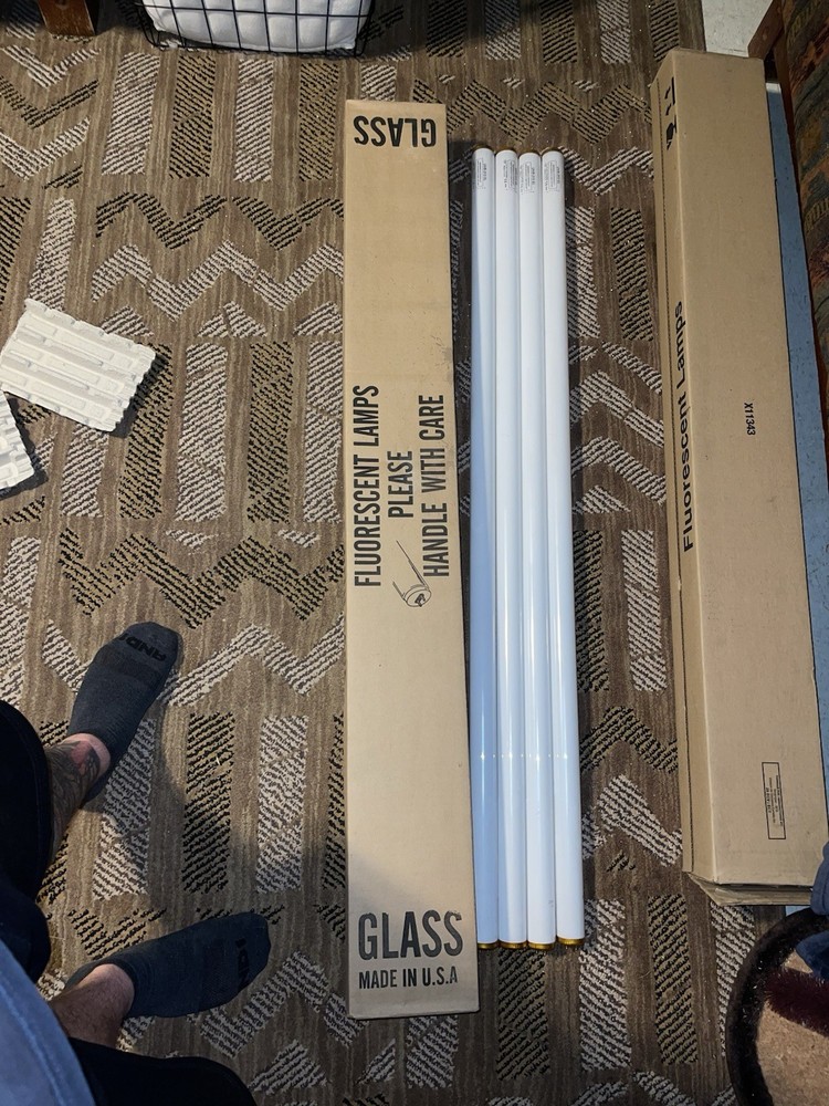 QLAB UVB-313EL Fluorescent Light Bulb 10 Total