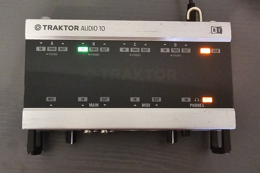 Native Instruments Traktor Audio 10 Scratch Audio Interface, AS IS