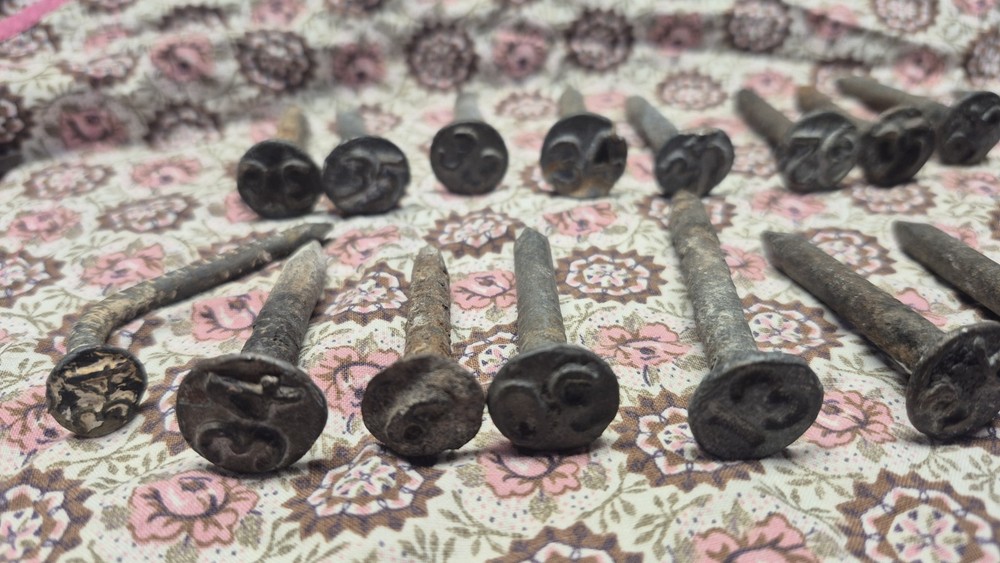 29 Antique Nails