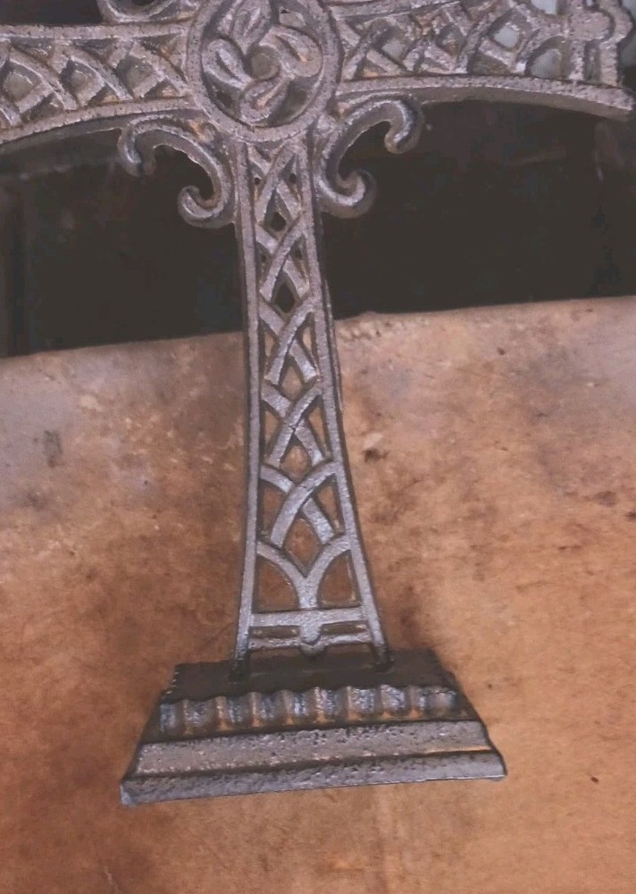 **VERY NICE VINTAGE CATHOLIC CROSS CAST IRON BEAUTIFUL! **