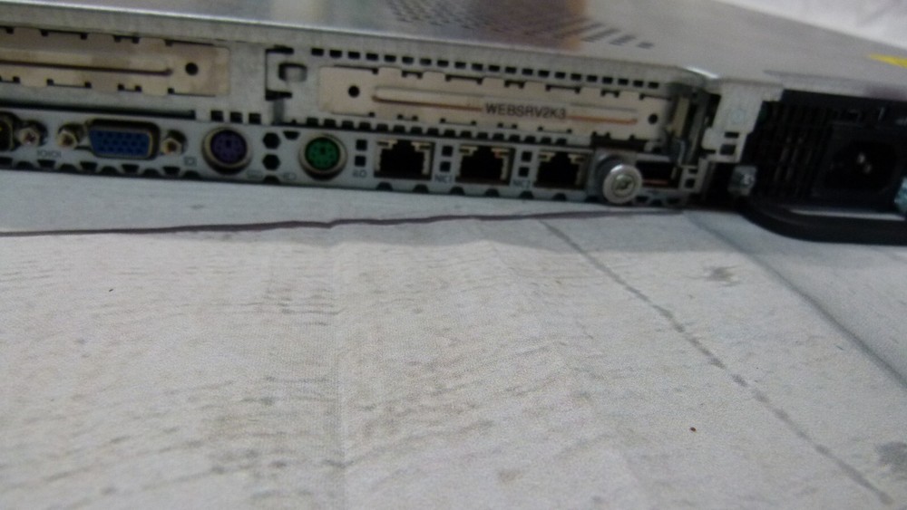 HP ProLiant DL360 354571-001 Rack Server G4