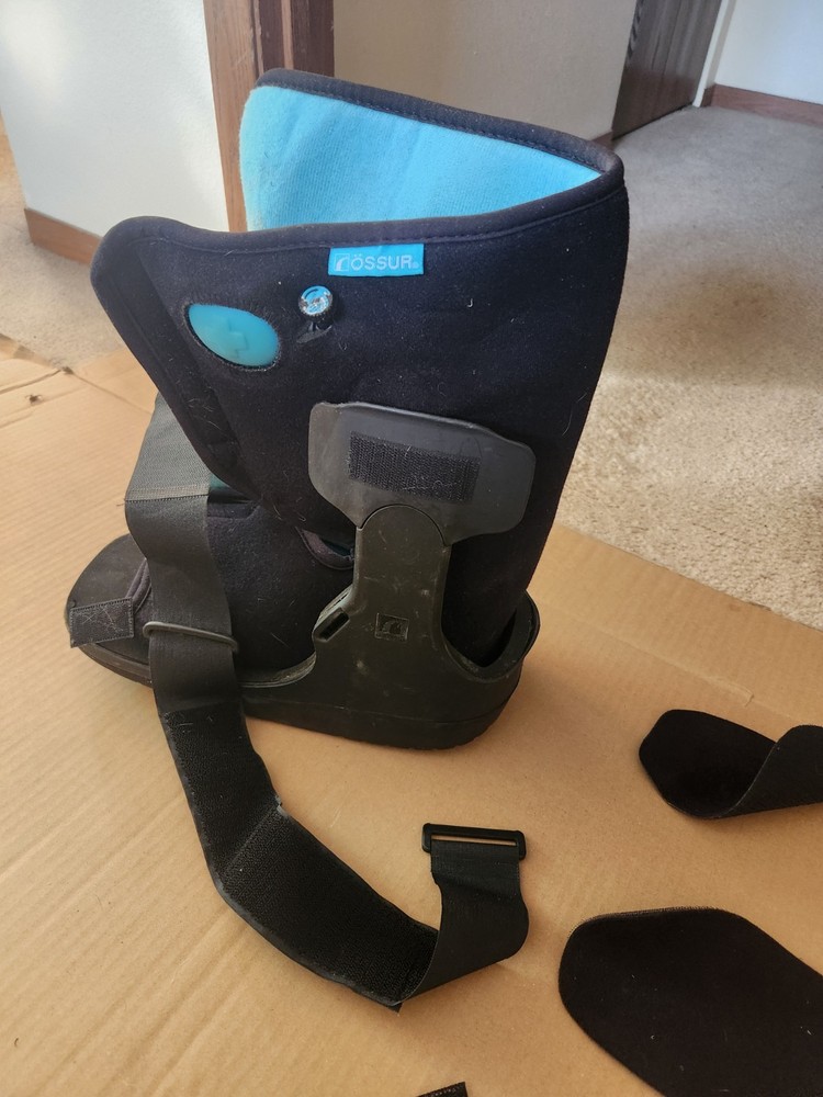 Ossur stabilizing walking boot
