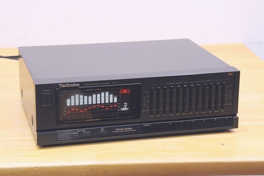 Technics SH-E7 12-Band Graphic Equalizer with Spectrum Analyzer Japan Used