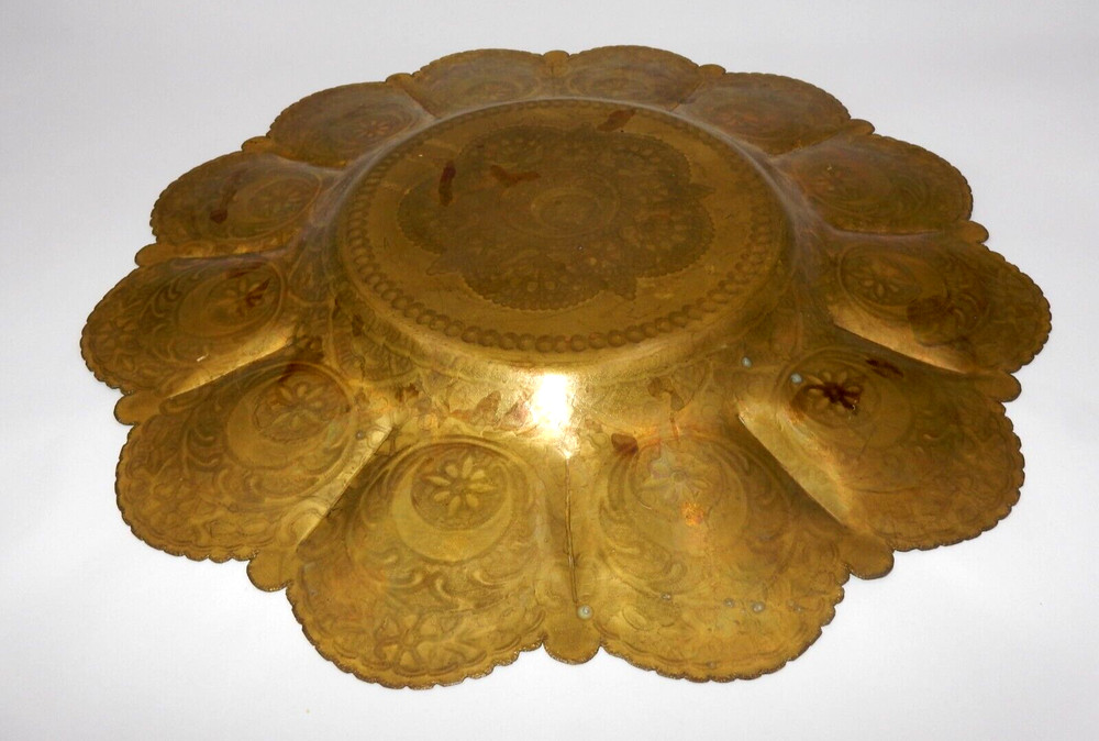 VINTAGE BRASS HAND ETCHED MIDDLE EASTERN CRESCENT MOON PATTERN PLATE TRAY