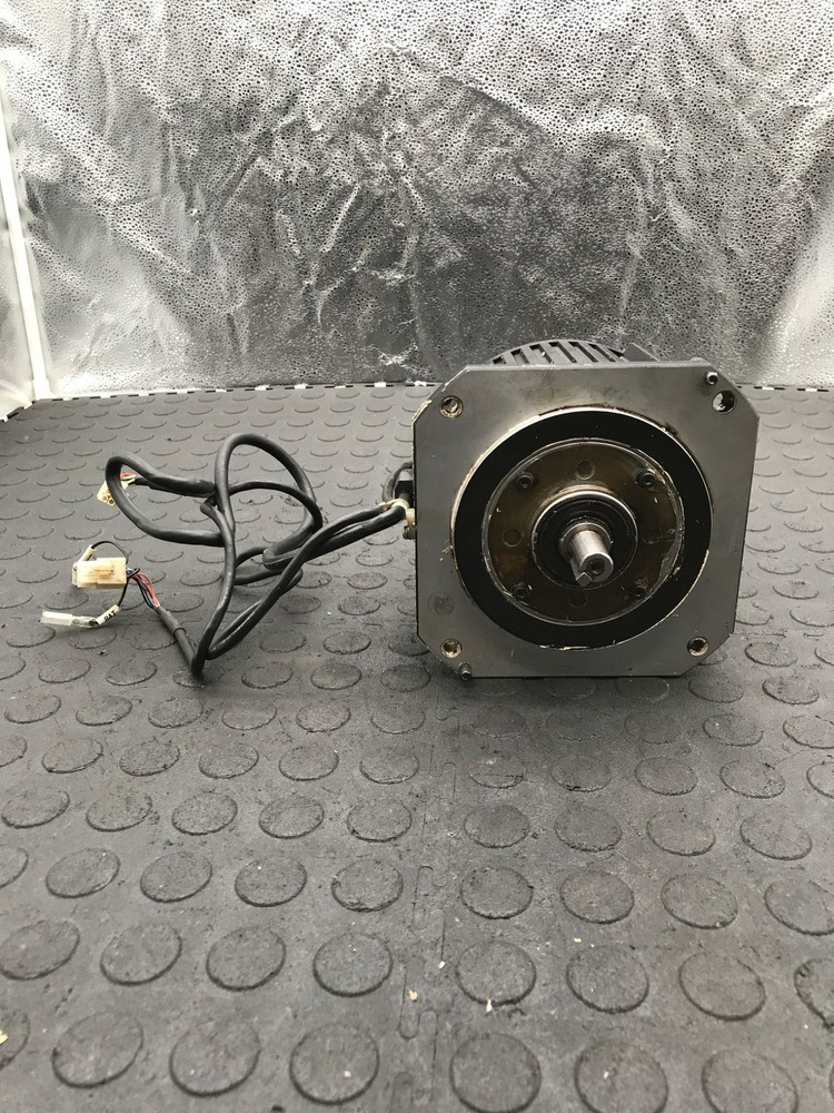 YASKAWA ELECTRIC SGMDH‑06A2A‑YR13 AC Servo Motor with Absolute Encoder USED