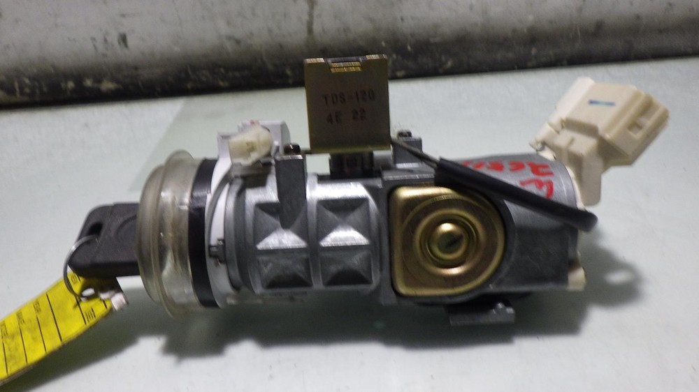 05 SUBARU LEGACY Ignition W/Key