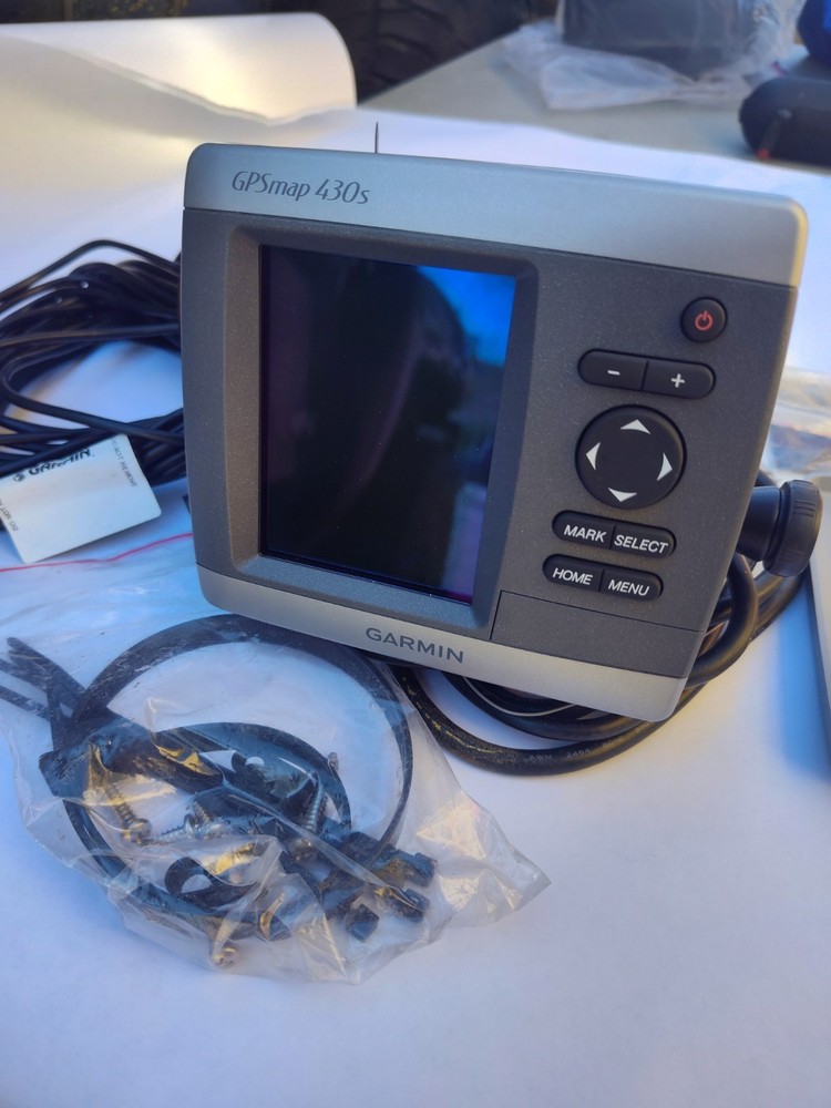 Garmin GPSMAP 430s marine GPS chartplotter and fishfinder