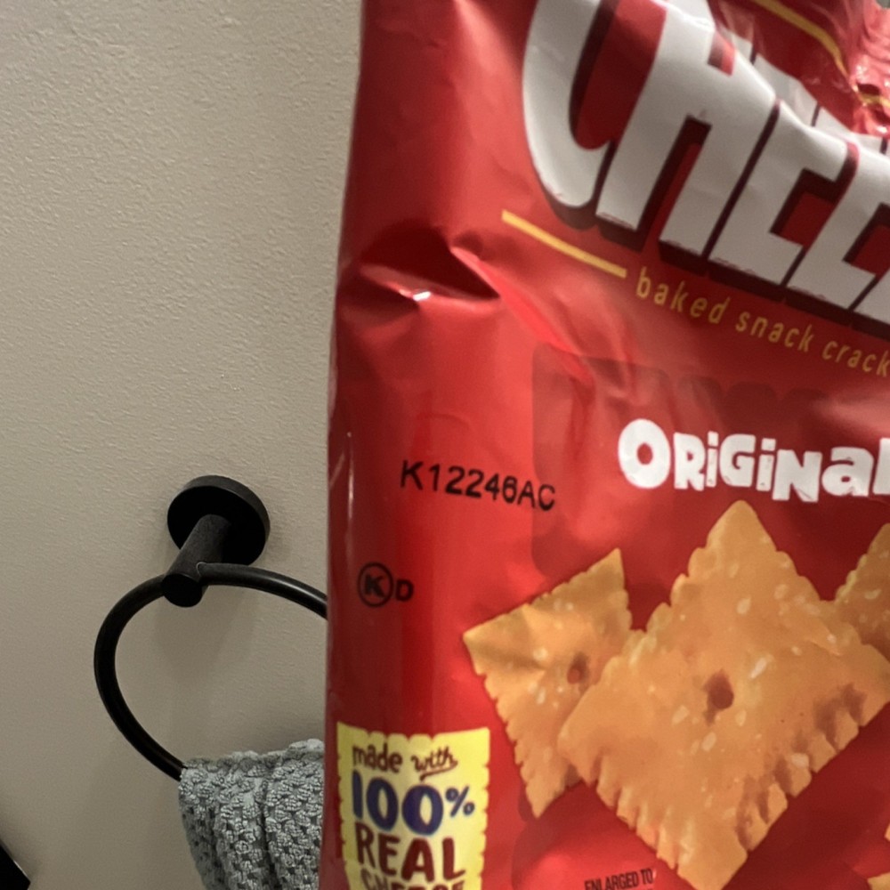 2 cheezit bags sealed together. FACTORY ERROR.