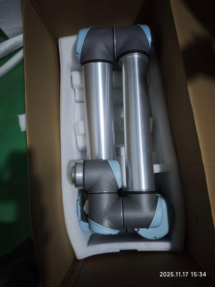 UNIVERSAL cooperative robotics UR10