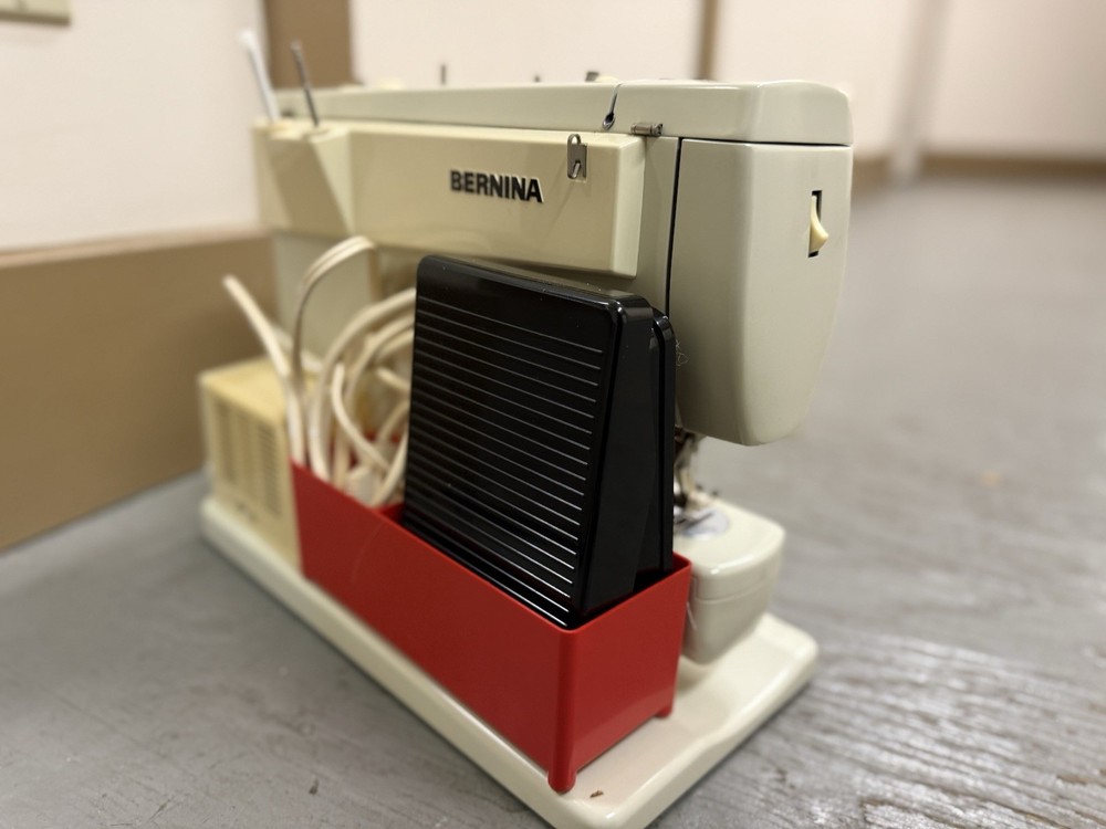 Bernina 830 Record Sewing Machine with Everything Pictured - WORKS