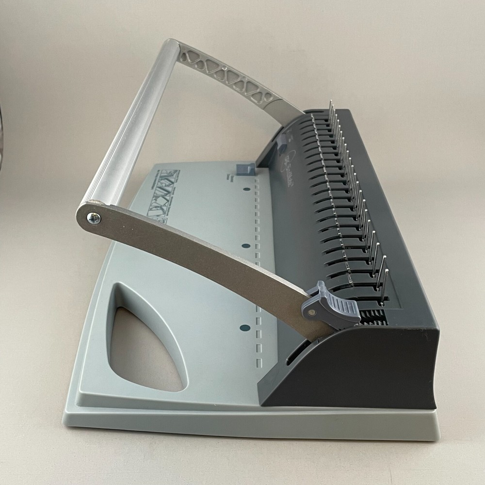 GBC BindMate CombBind Machine & 3 Hole Punch 7706170