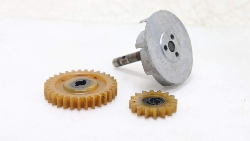85-05 YAMAHA VMAX OEM ENGINE MOTOR OIL PUMP GEAR
