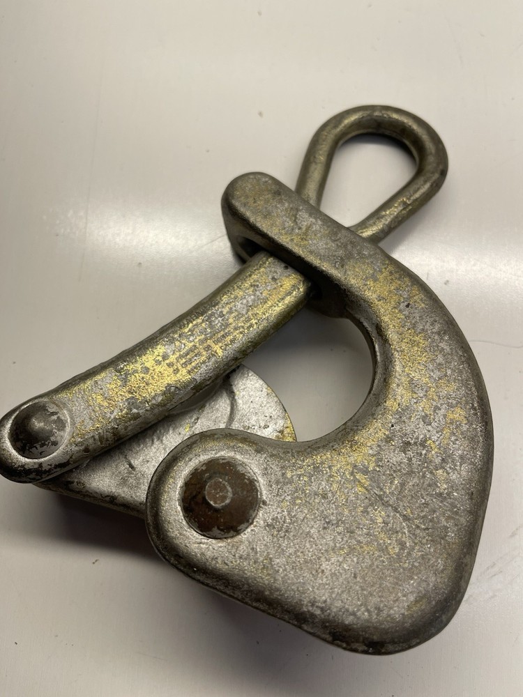 (2) NICE - KLEIN TOOLS Haven Cable Pulling Grip 5000Lbs .125 -. 50 in 1604-20L