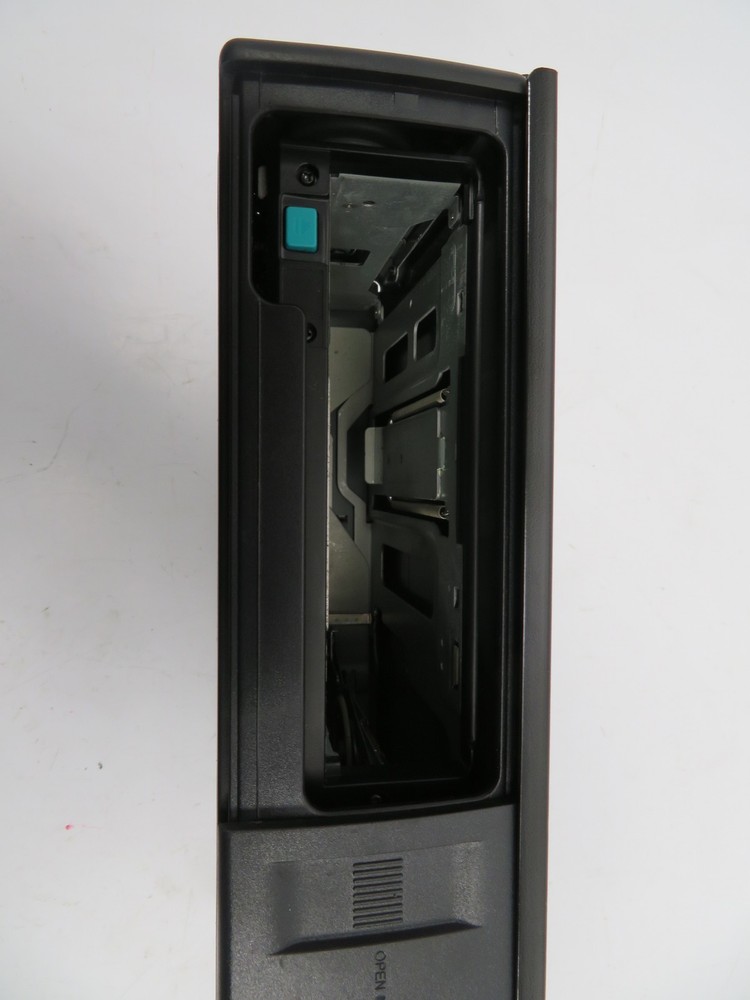 BMW Z3 E36 CD Changer, 6 Disc 82111469404