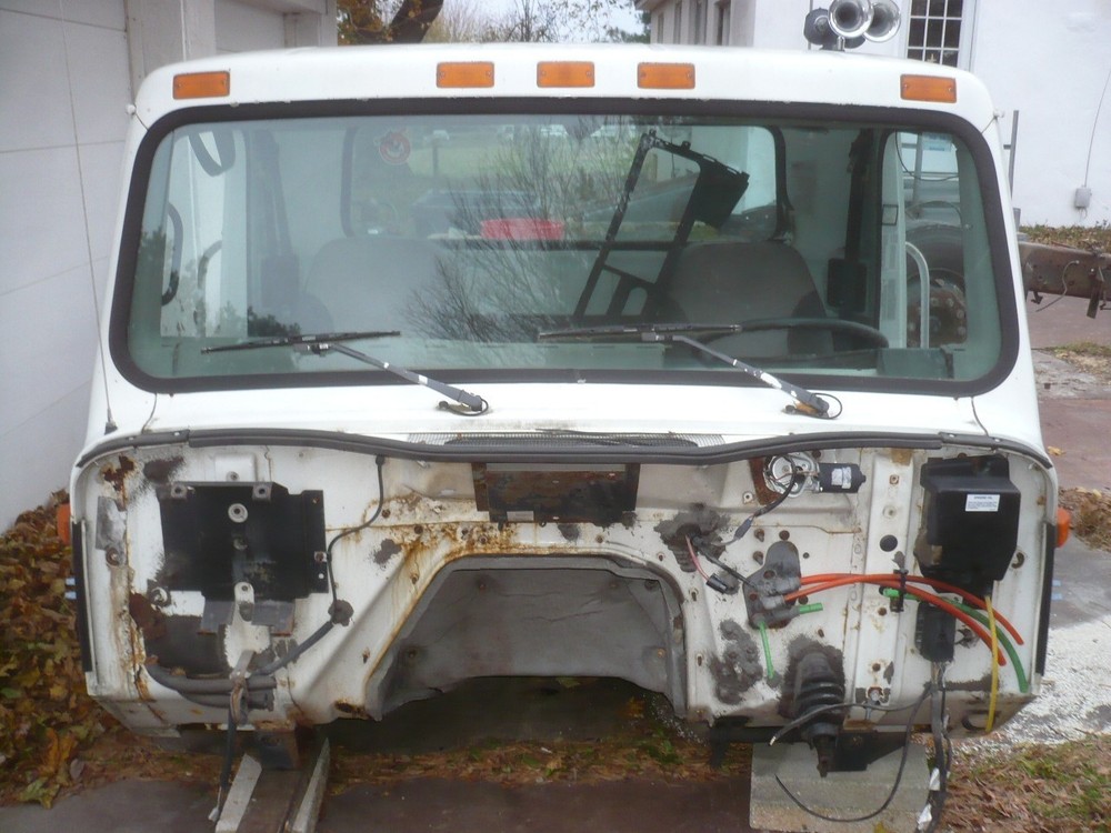 1998 International 4700 cab