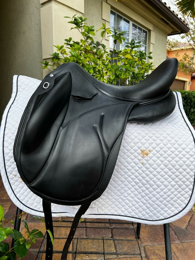 Devoucoux Dressage Saddle 17.5"