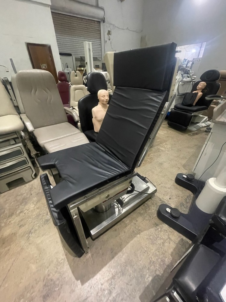 Skytron 6001 Elite Surgical OR Table with Hand Controller