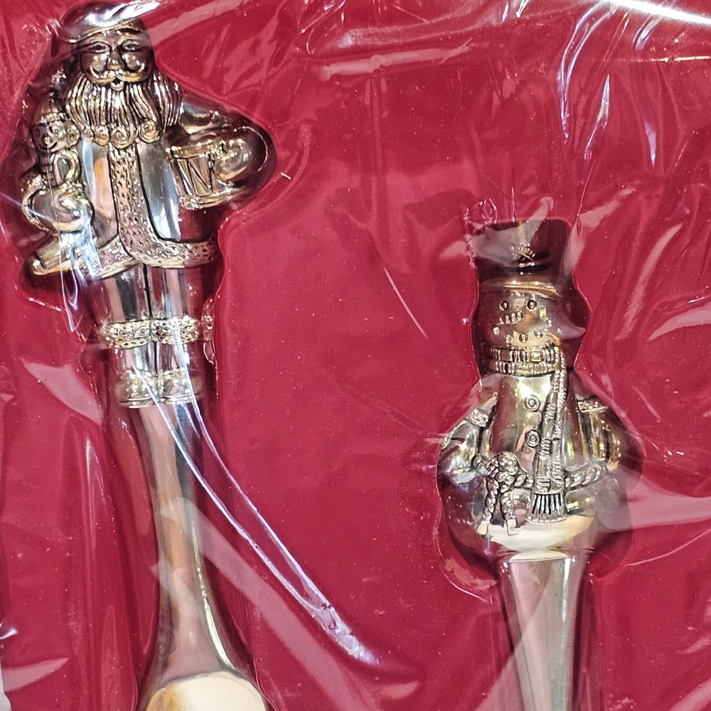 Wallace Silversmiths 2 Piece Silverplated Christmas Pie Server Set Santa Snowman