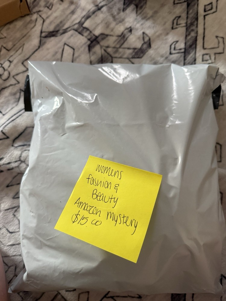Women’s Mystery Amazon Return/Unclaimed mail bag