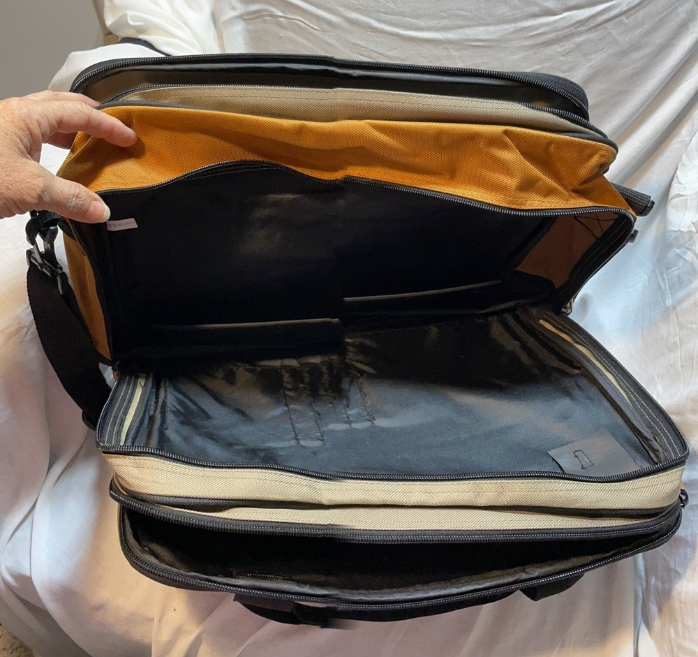 Penn USA Messenger Notebook Bag