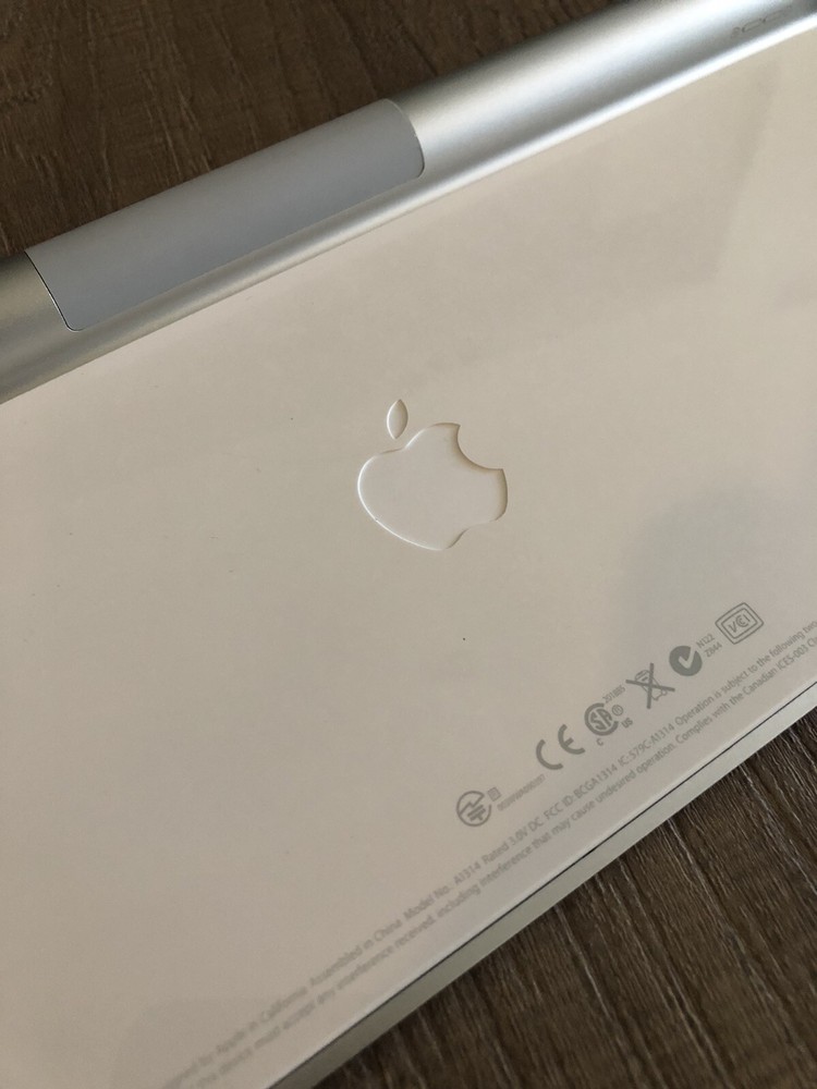 Apple A1314 Bluetooth Wireless Silver Keyboard Perfect Working Order.