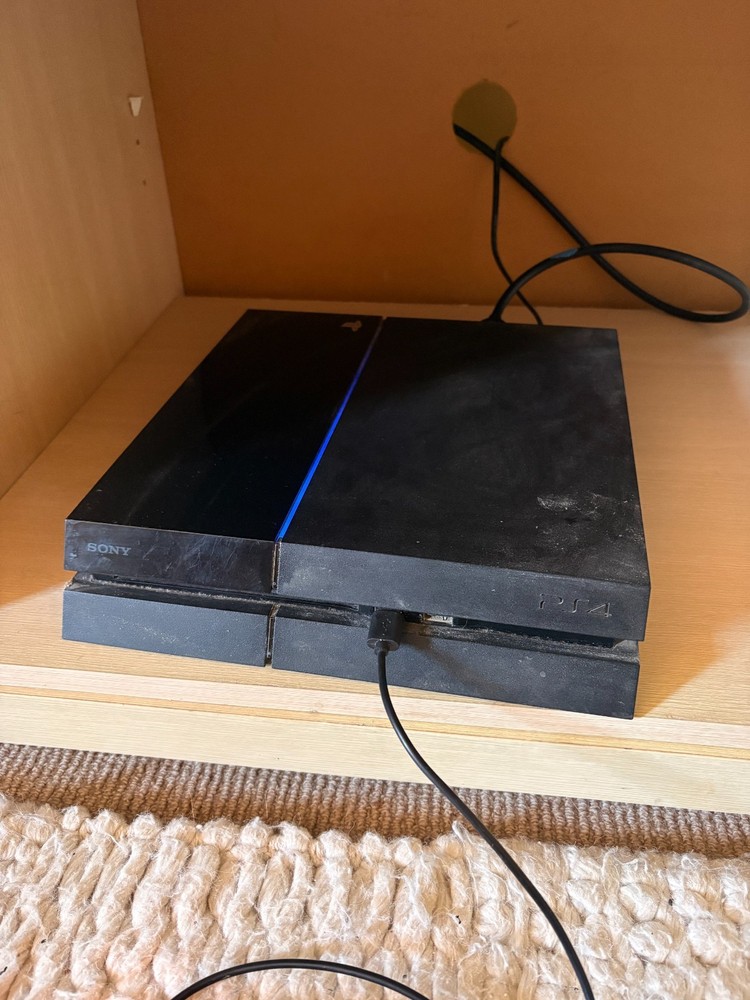 PS4 Console Bundle 256GB with Remote (Used Condition)