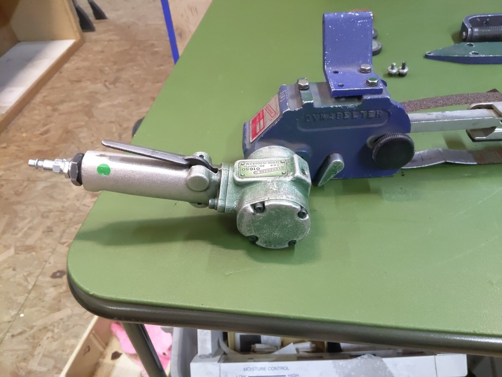 Dynabrade 11486 Dynabelter Belt Sander & Accessories *TESTED/WORKING*